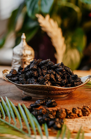 Seedless Black Raisins 200g | Besler